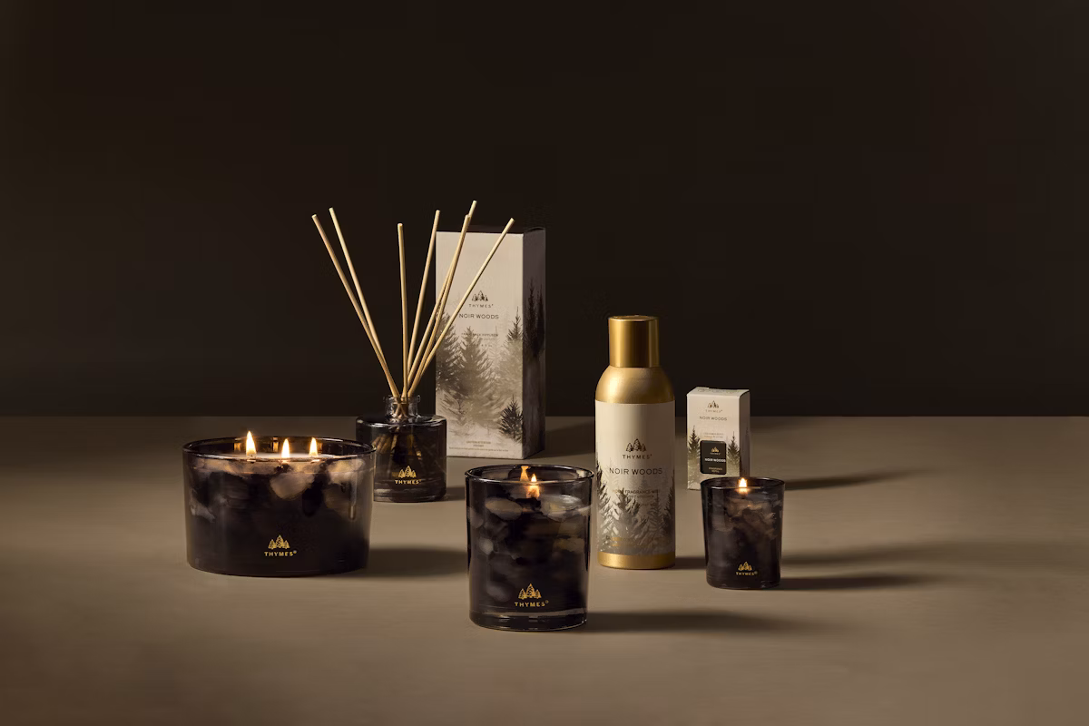Аромат Thymes Noir Woods у свічці